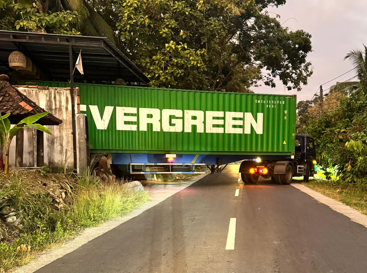 Container Loading | Murakabi Craft